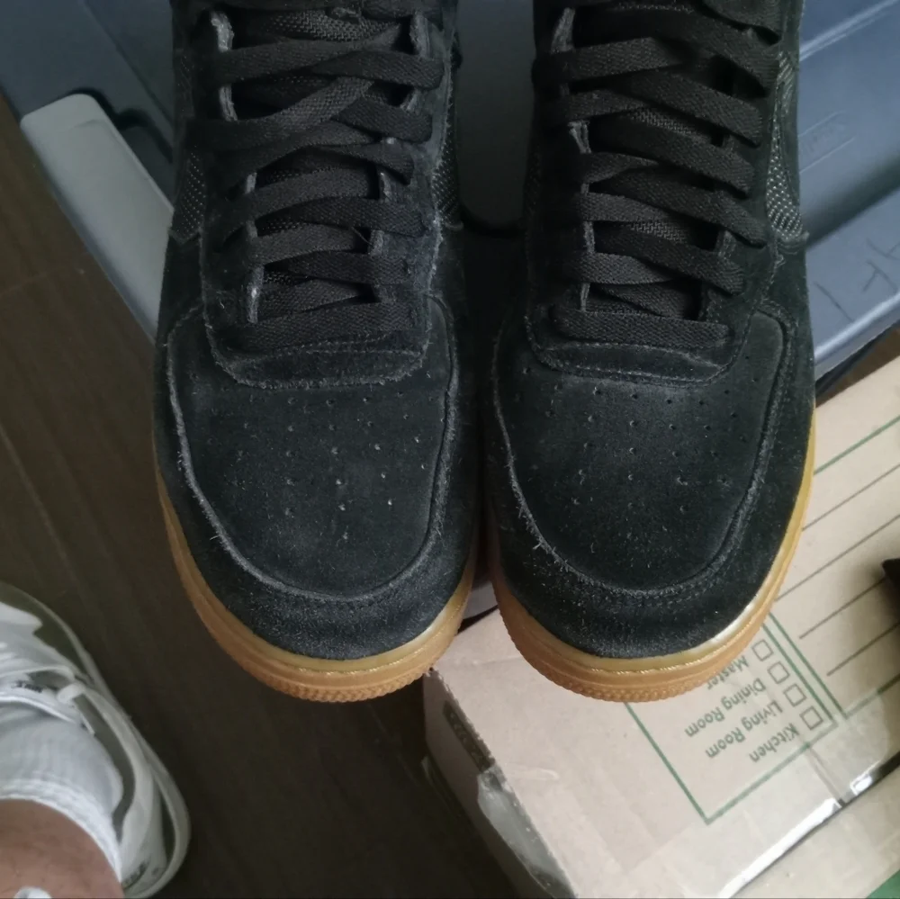 AF1 High 07 LB8- suede black gum bottom 806403-003